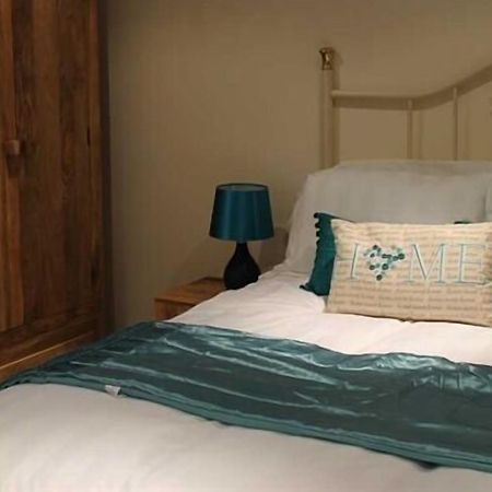 We Three Loggerheads Hotel Gwernymynydd Luaran gambar