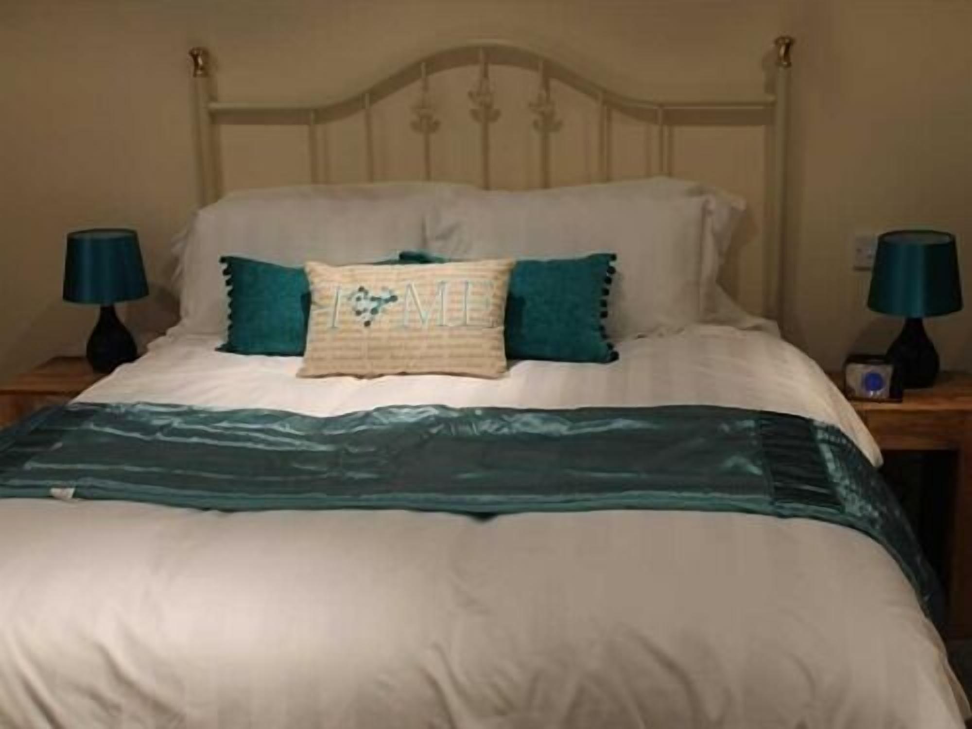 We Three Loggerheads Hotel Gwernymynydd Luaran gambar